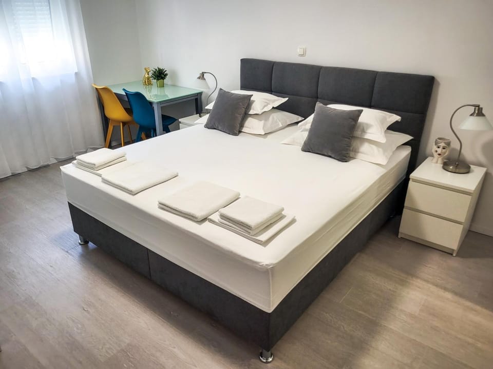 Bed, Bedroom