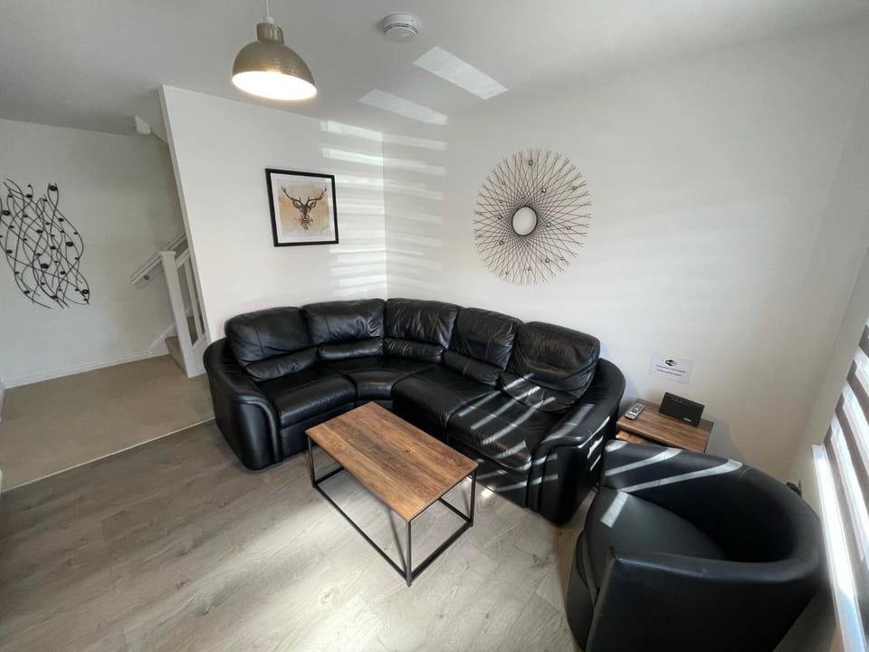 Foxglove Apartment, Relaxing 2-Bedroom 2-Storey Holiday Home Close to City Centre & Ness Islands House in Inverness