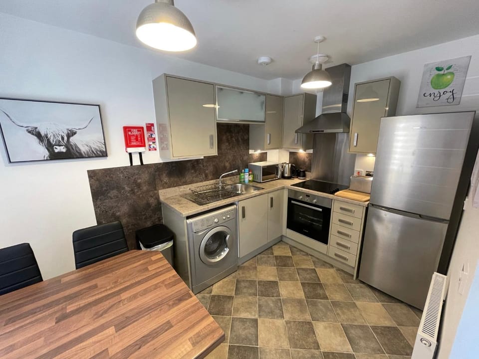 Foxglove Apartment, Relaxing 2-Bedroom 2-Storey Holiday Home Close to City Centre & Ness Islands House in Inverness