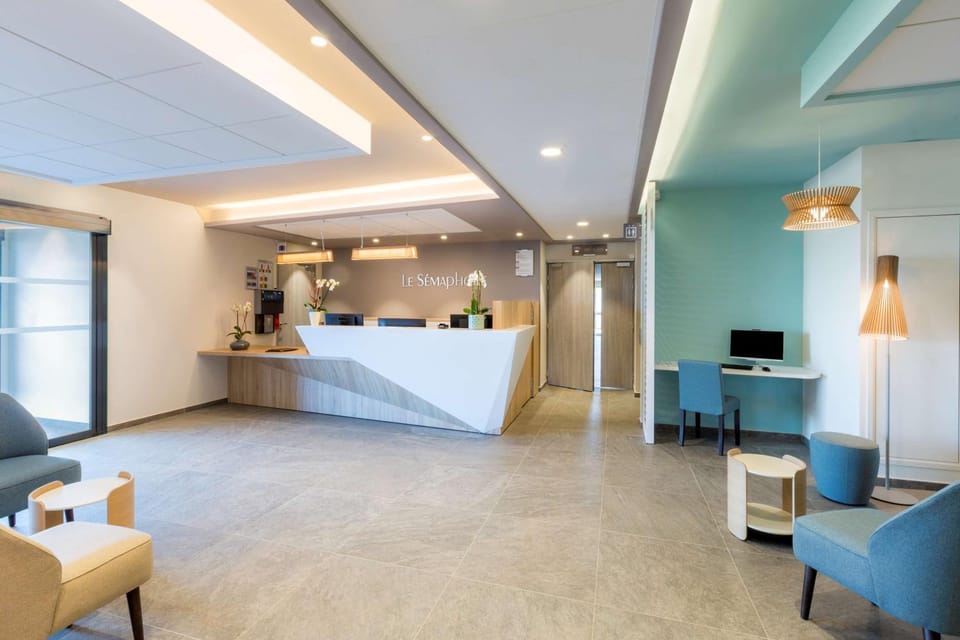 Lobby or reception, On site