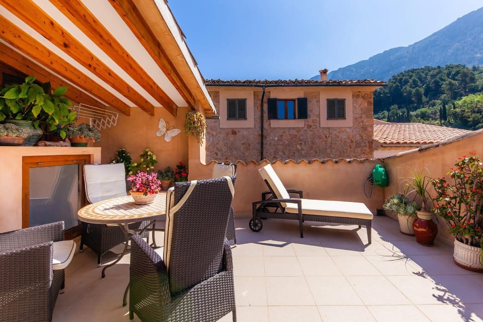 Property building, Balcony/Terrace, Living room