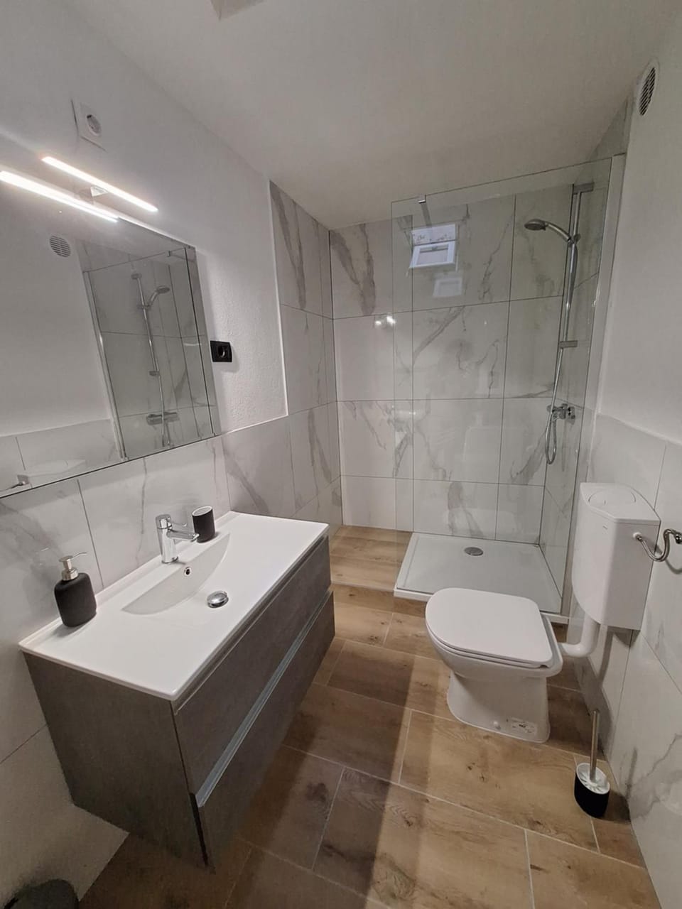 Apartment Kp with parking Apartment in Slovenia