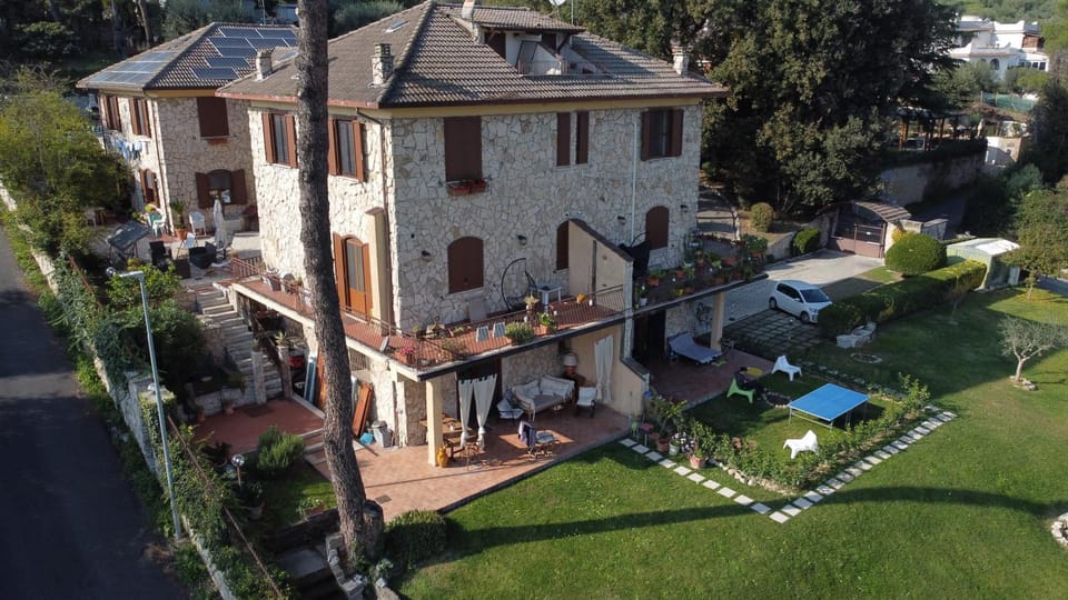 Property building, Bird's eye view, Garden, Garden view, Location
