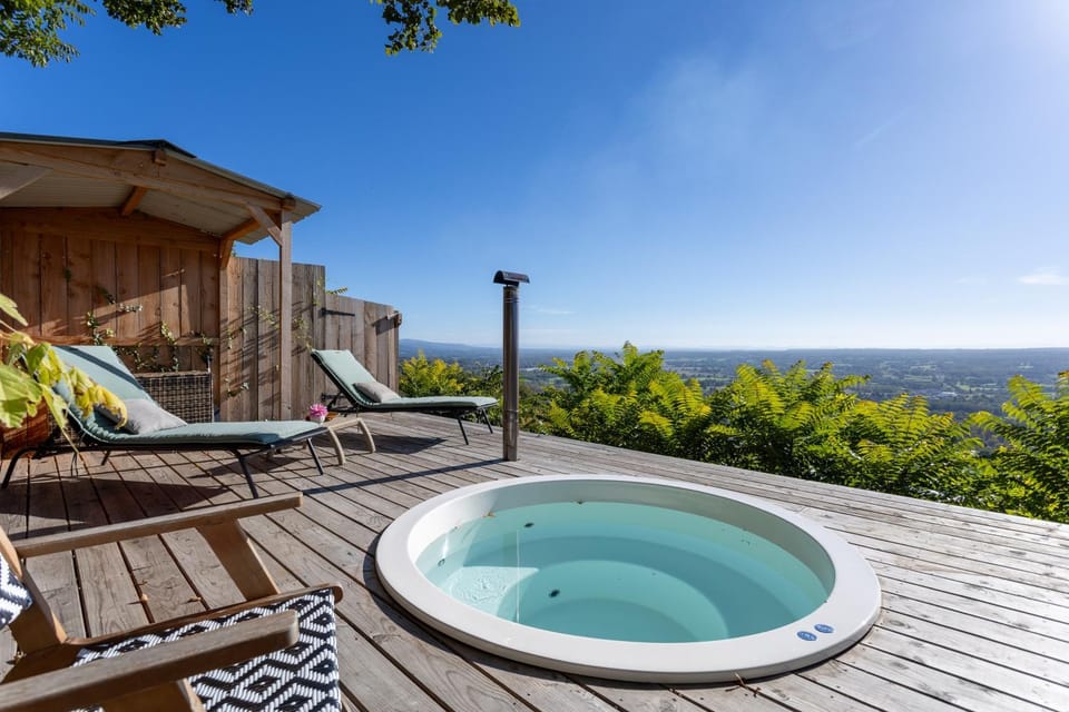 lodge-bélvédere sur les hauteurs de vichy Nature lodge in Auvergne-Rhône-Alpes