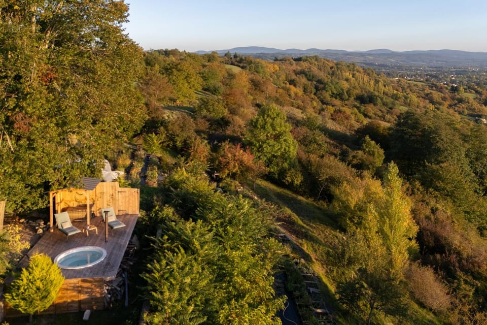 lodge-bélvédere sur les hauteurs de vichy Nature lodge in Auvergne-Rhône-Alpes