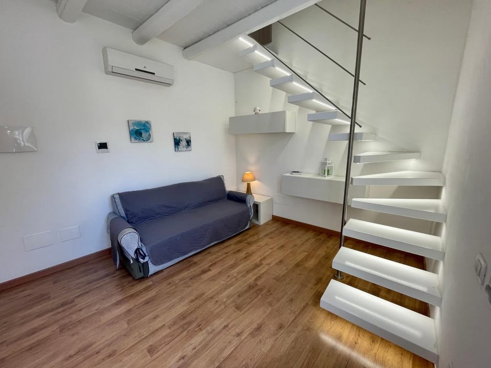 Living room, Seating area, air conditioner