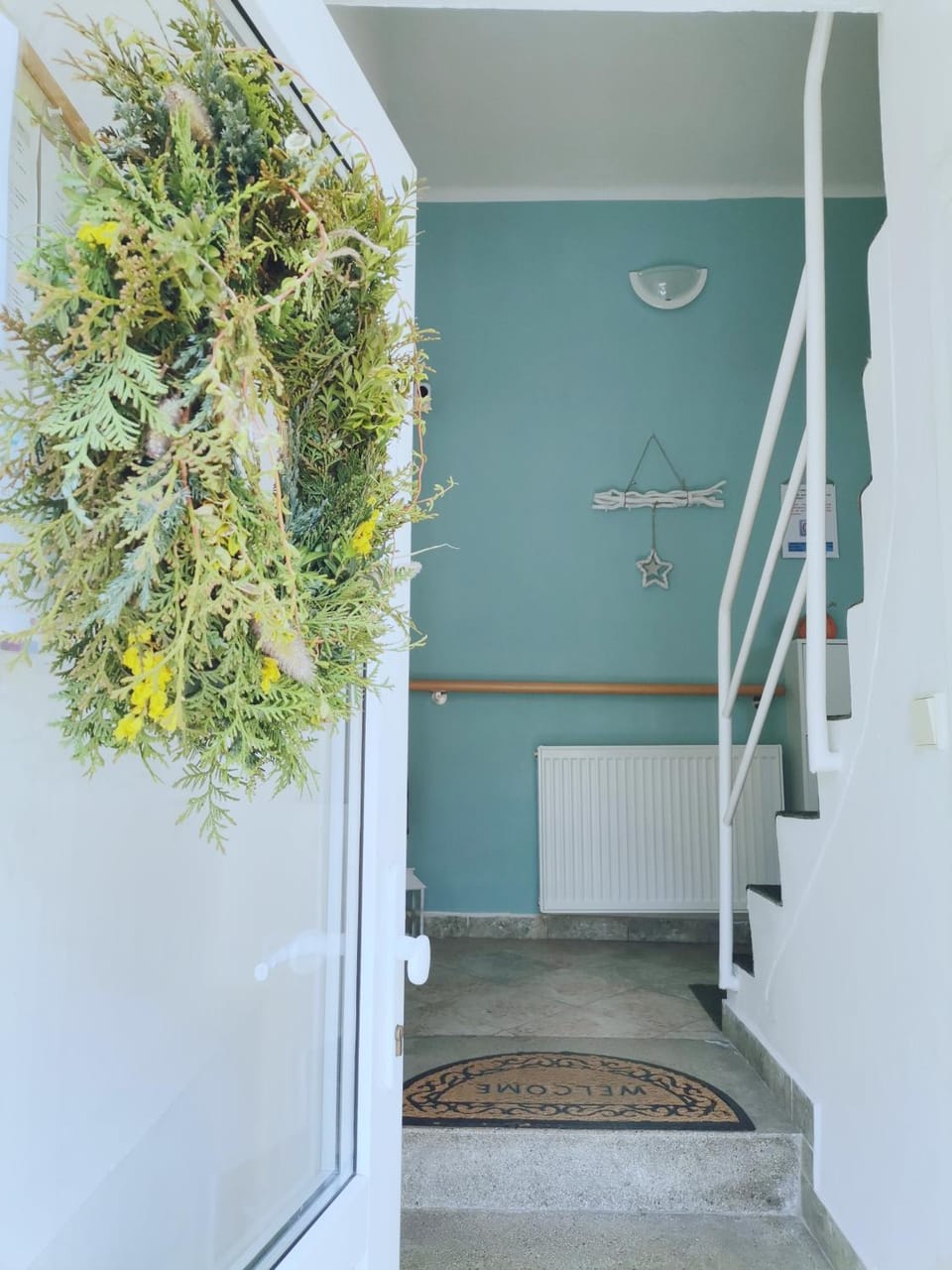 Property building, Facade/entrance, Spring, View (from property/room), Other, Decorative detail, Area and facilities, hair dresser