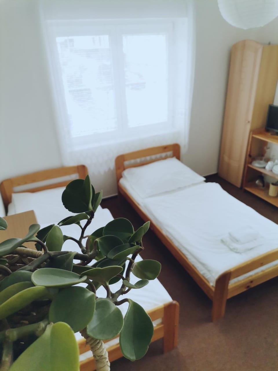 Property building, Bed, TV and multimedia, View (from property/room), View (from property/room), Photo of the whole room, Guests, Street view, Street view, Quiet street view, hair dresser, internet, internet, towels, towels, wardrobe