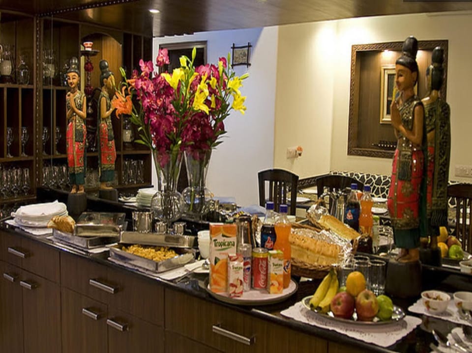 Restaurant/places to eat, Buffet breakfast