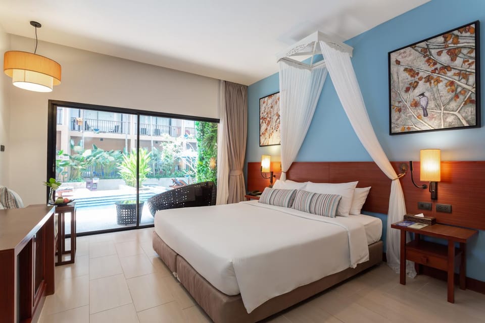 Photo of the whole room, Bedroom