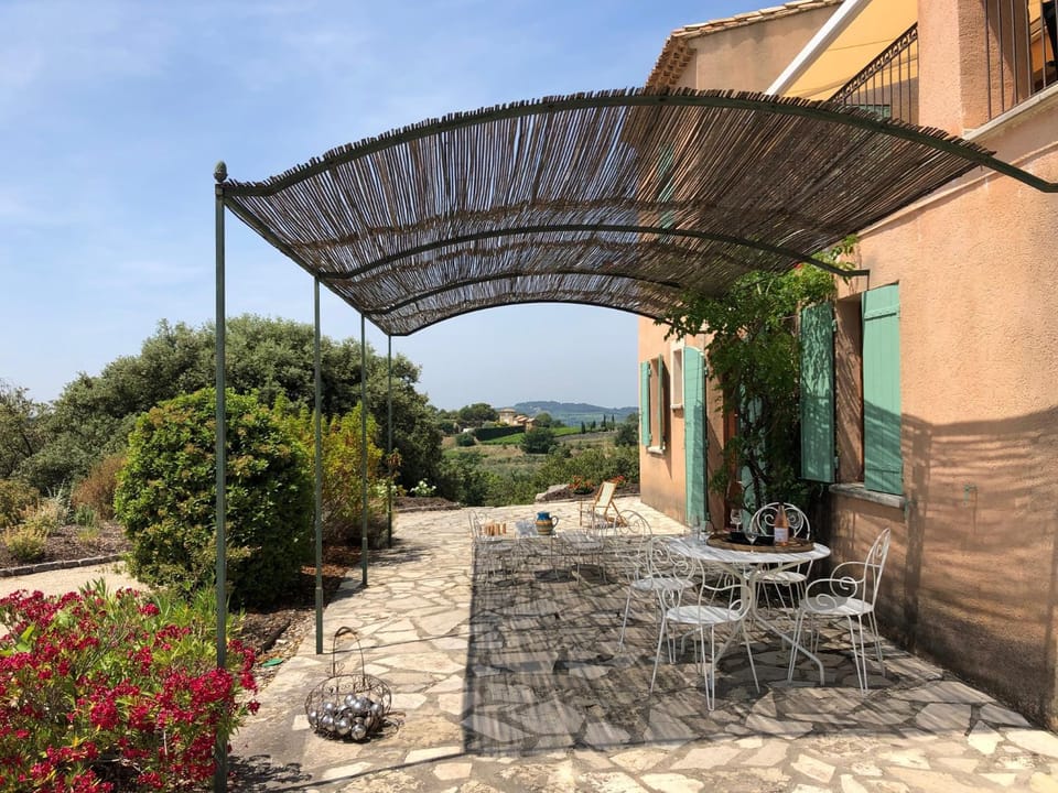 Patio, Facade/entrance