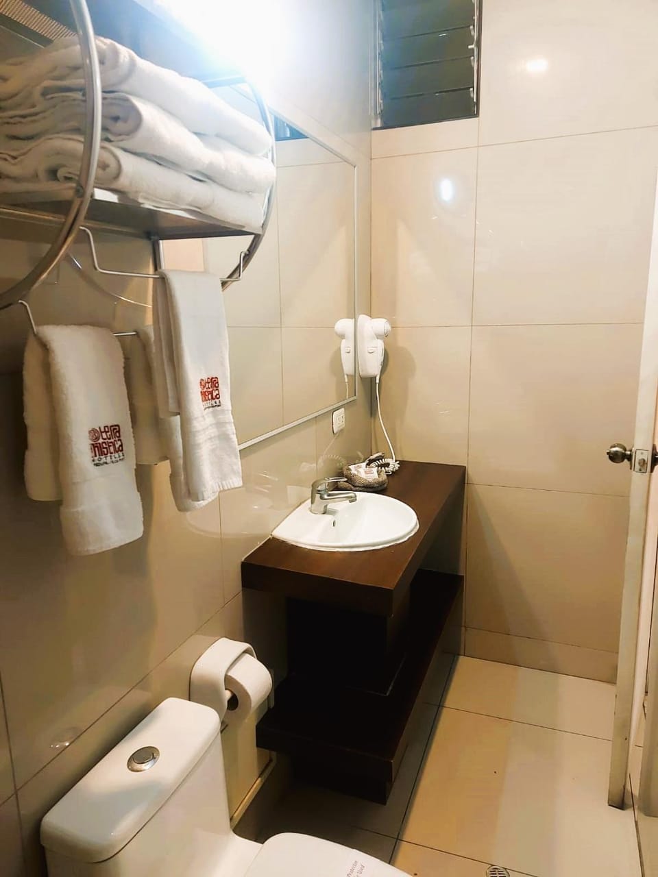 Bathroom, towels