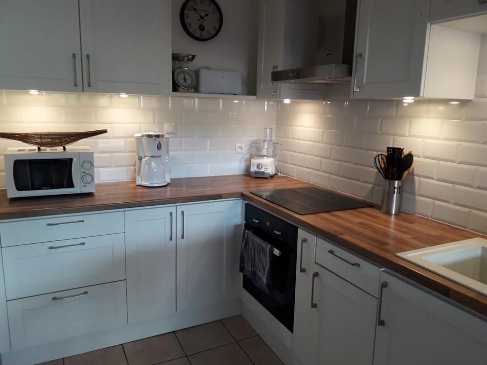 Kitchen or kitchenette, Communal kitchen