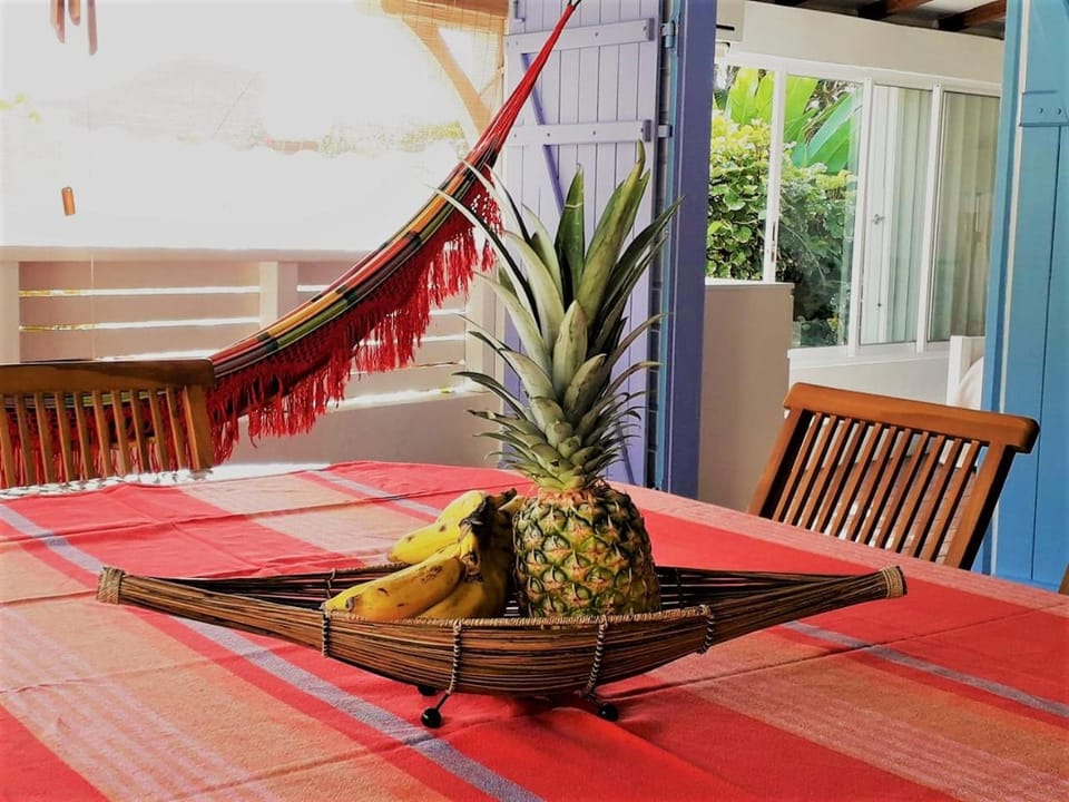 Patio, Food and drinks, Dining area, Food