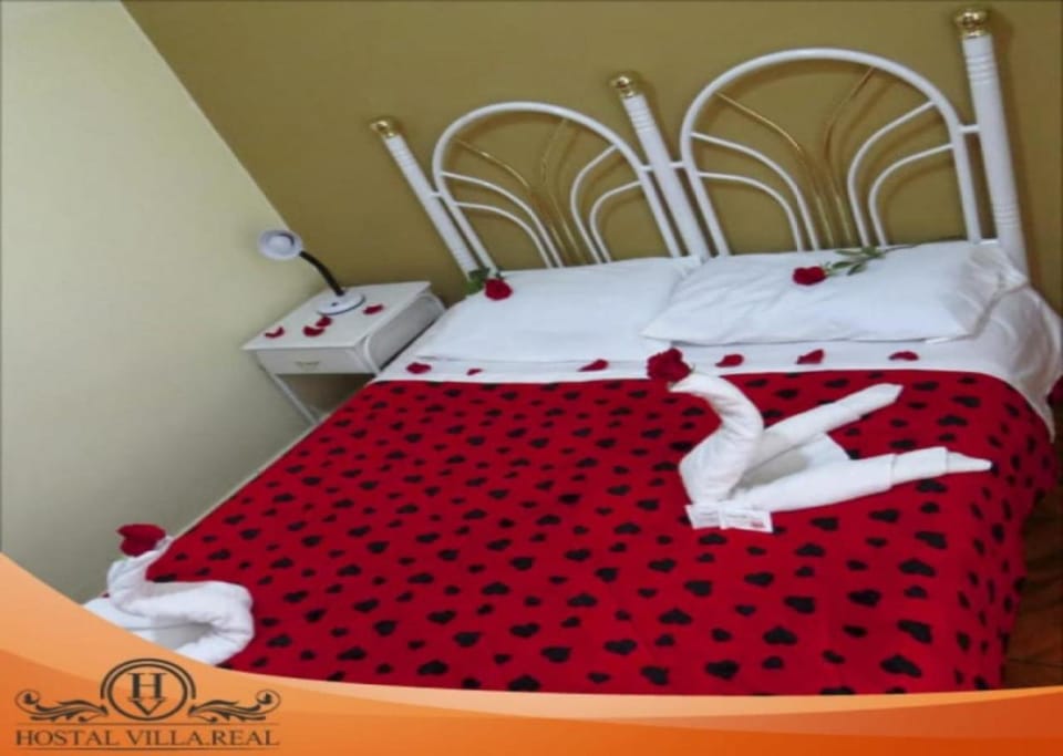 Bed, towels