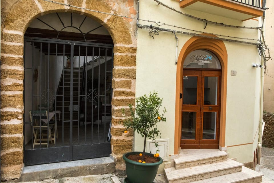Property building, Facade/entrance