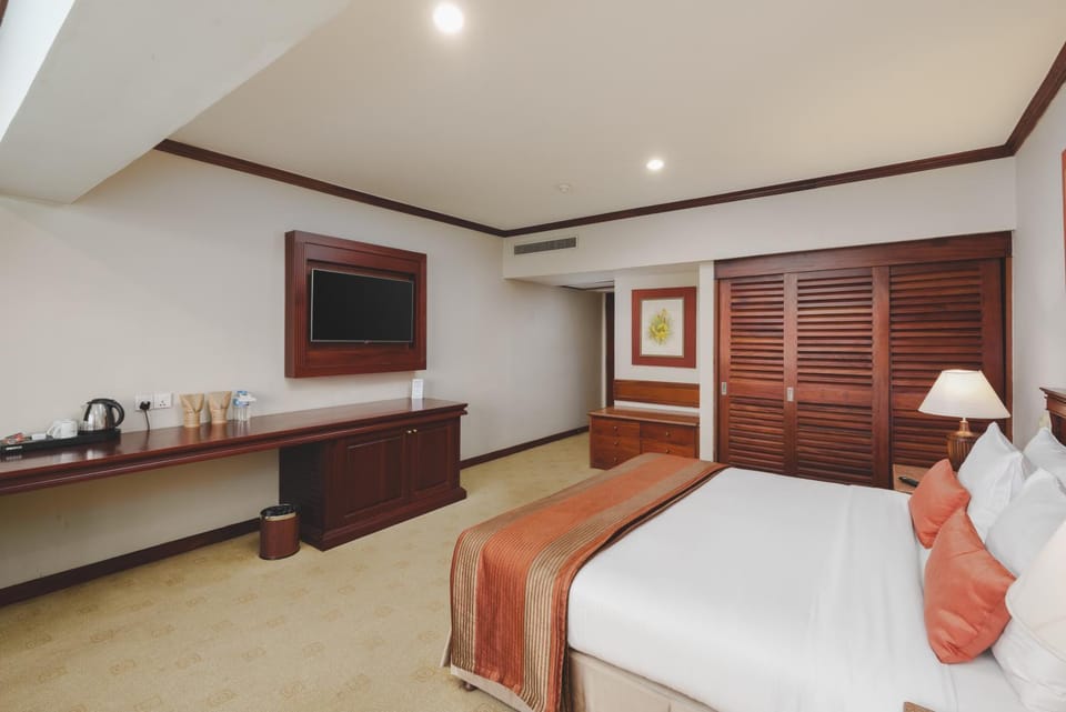 Bed, TV and multimedia, Photo of the whole room, Bedroom, wardrobe