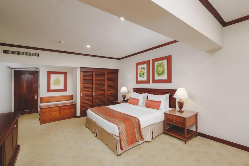 Bed, Photo of the whole room, Bedroom, wardrobe, air conditioner