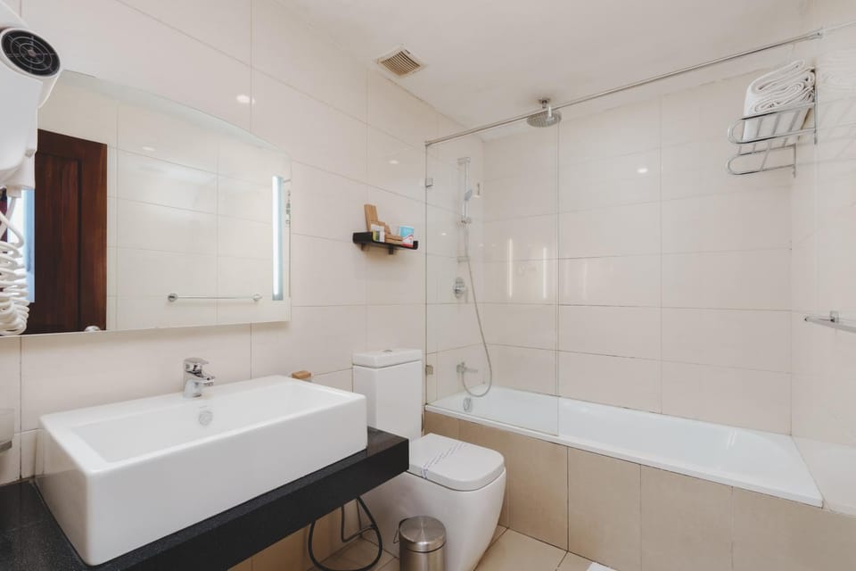 Shower, Toilet, Bathroom, Bath, towels