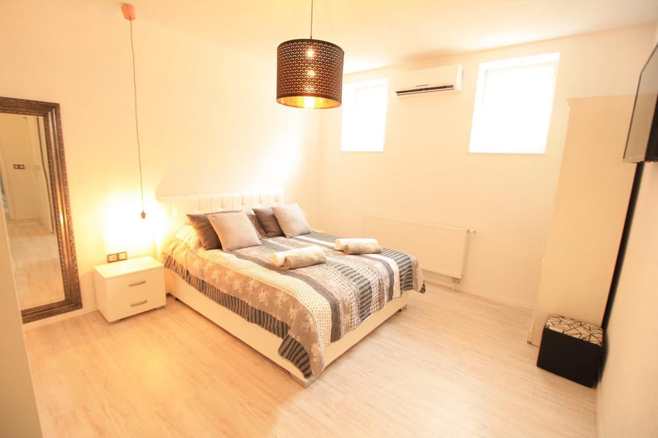 Bed, Bedroom, air conditioner