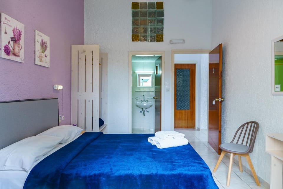 Photo of the whole room, bunk bed