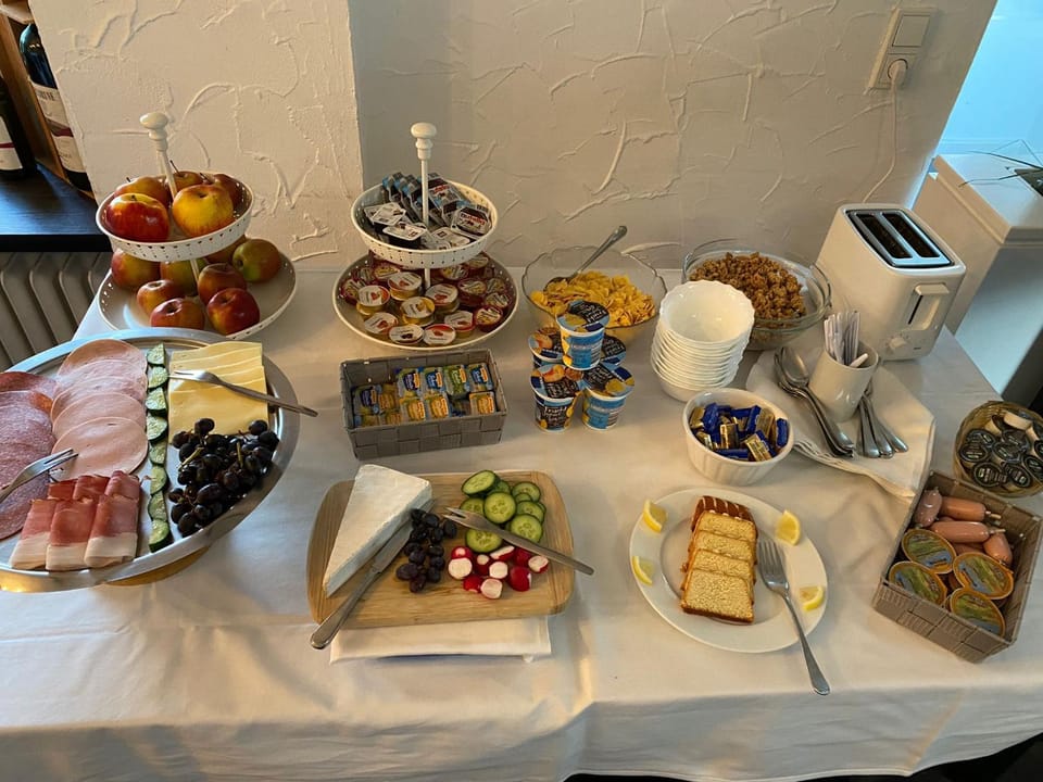 Breakfast, Buffet breakfast