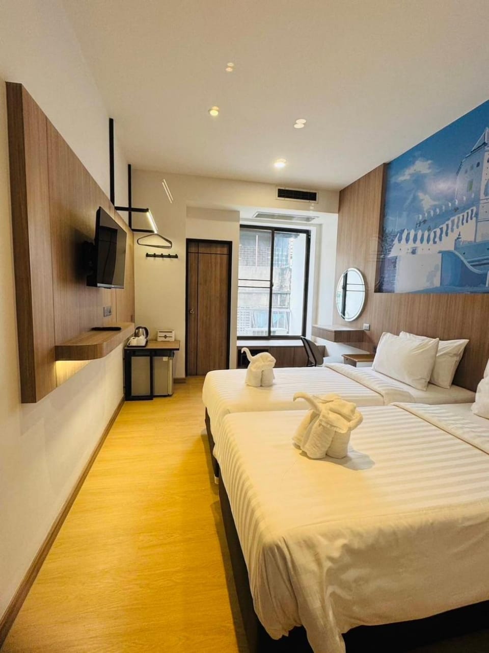 Bed, TV and multimedia, Living room