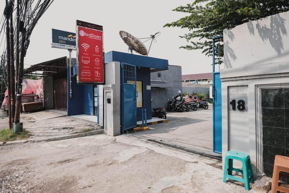 Facade/entrance