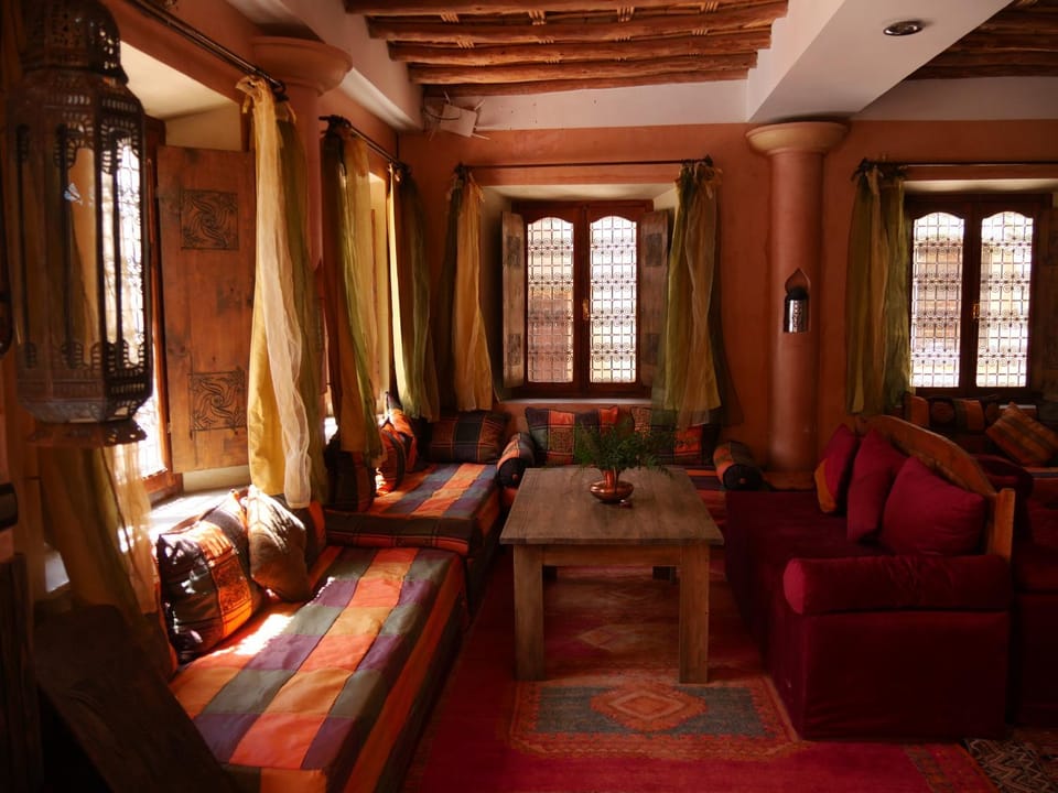 Living room, Seating area