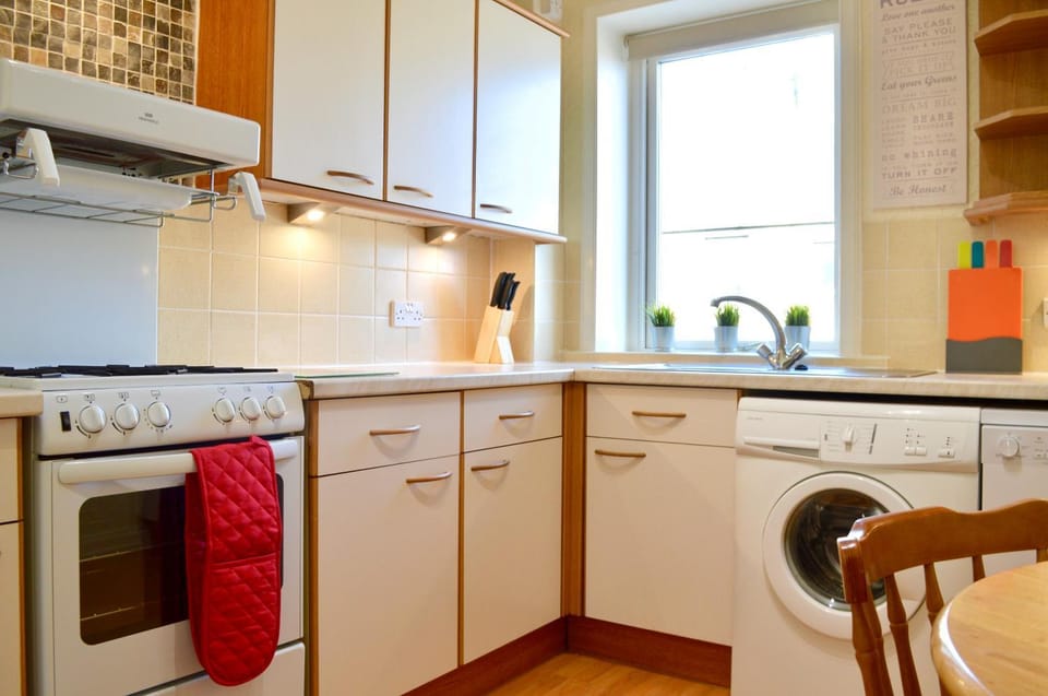 Kitchen or kitchenette, Dining area, dishwasher, oven, stove, toaster
