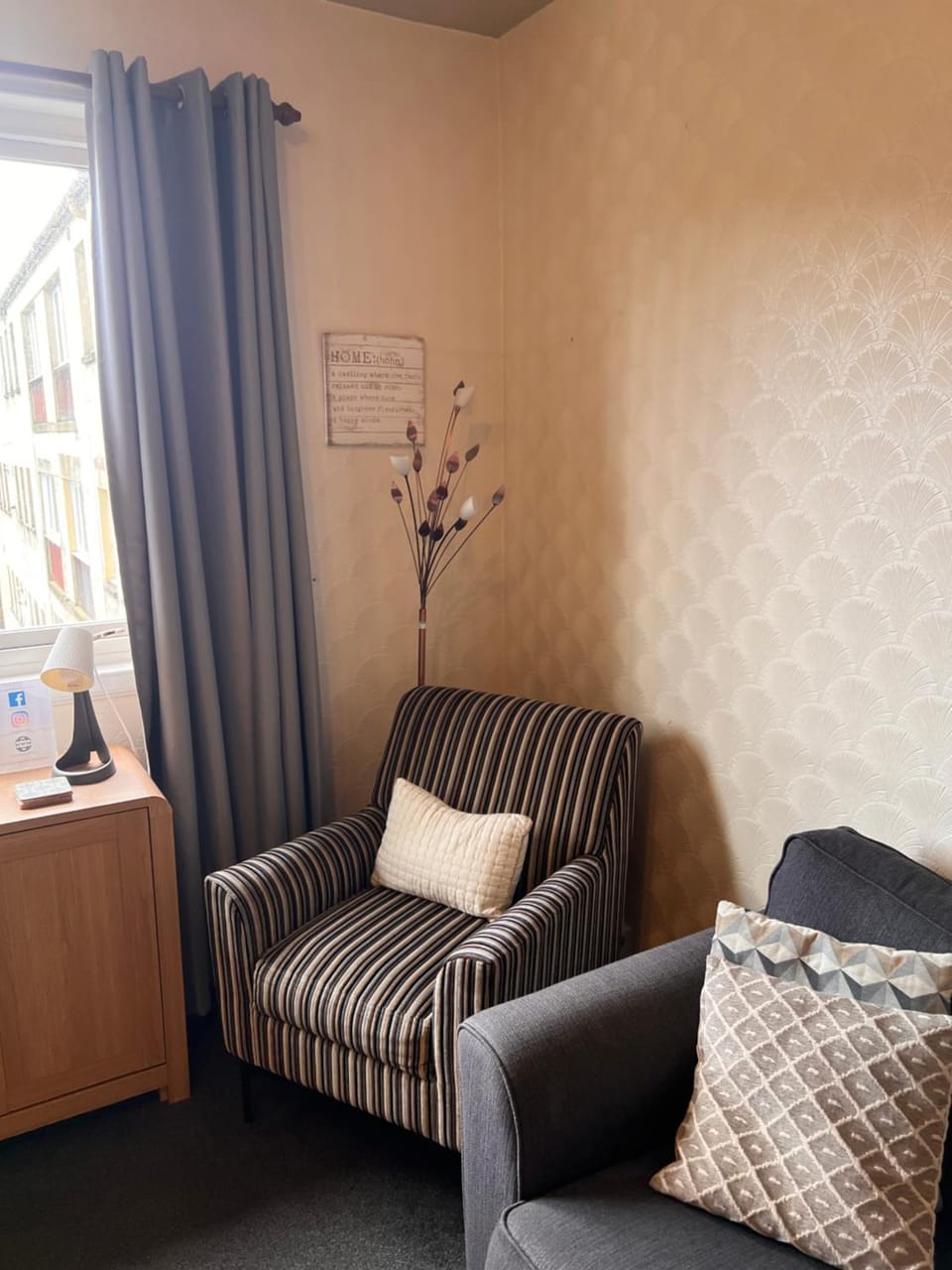 Living room, Seating area