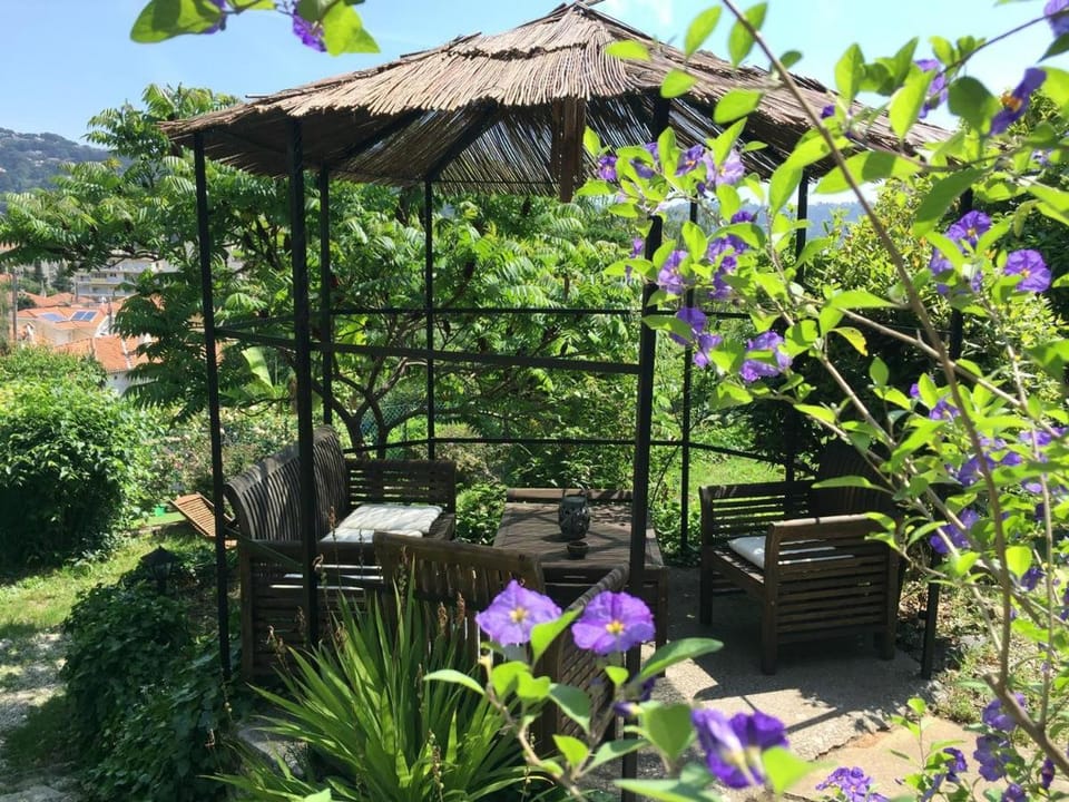 Patio, Natural landscape, Garden, Garden, Balcony/Terrace, Seating area