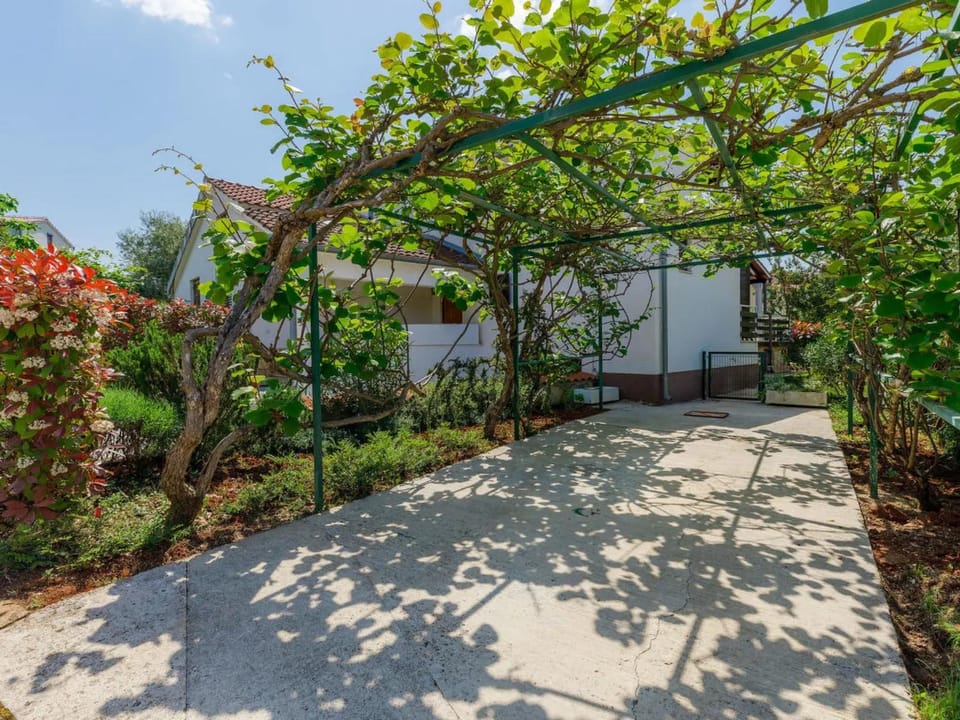 Property building, Garden view, Parking