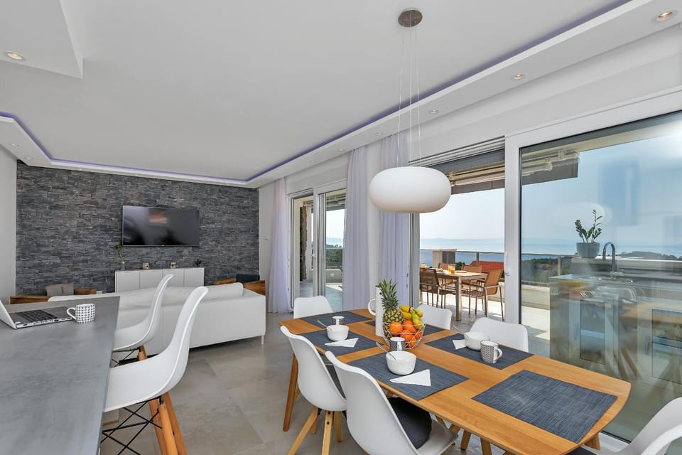 Living room, Dining area, Sea view