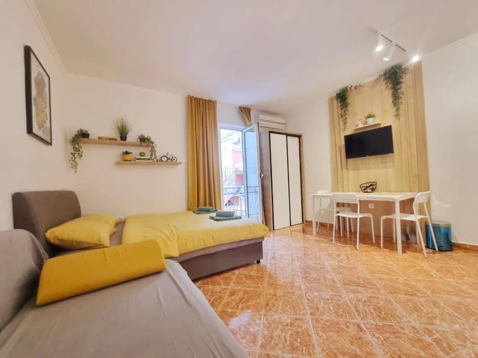 Bed, TV and multimedia, Photo of the whole room, Seating area, Dining area, Bedroom