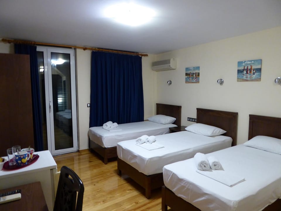 Bed, Coffee/tea facilities, Photo of the whole room, Bedroom