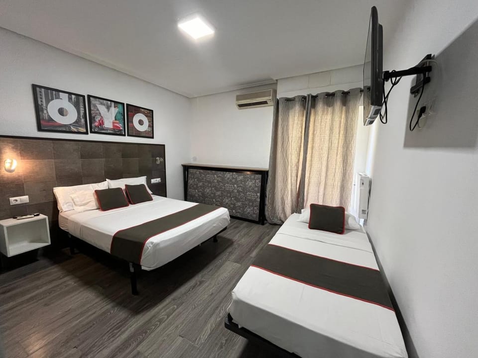 Bed, TV and multimedia, Bedroom, air conditioner