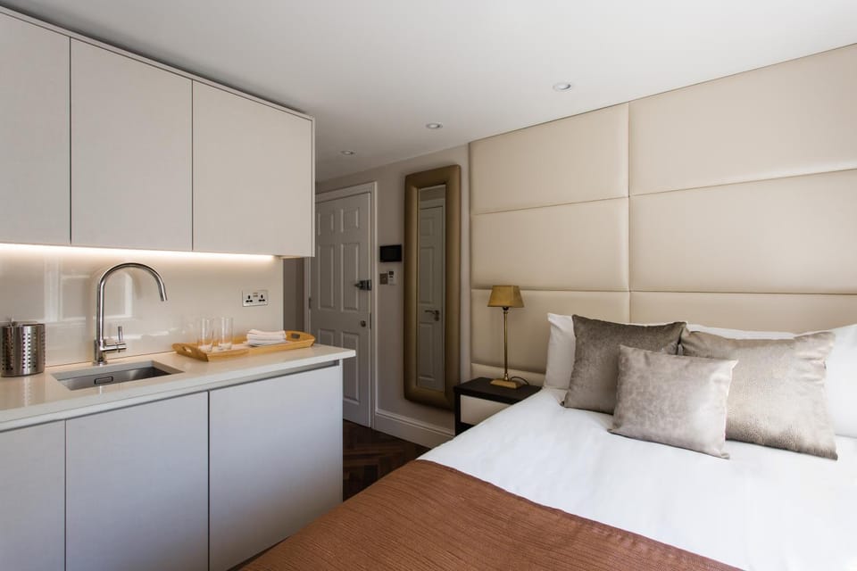 Kitchen or kitchenette, Bedroom