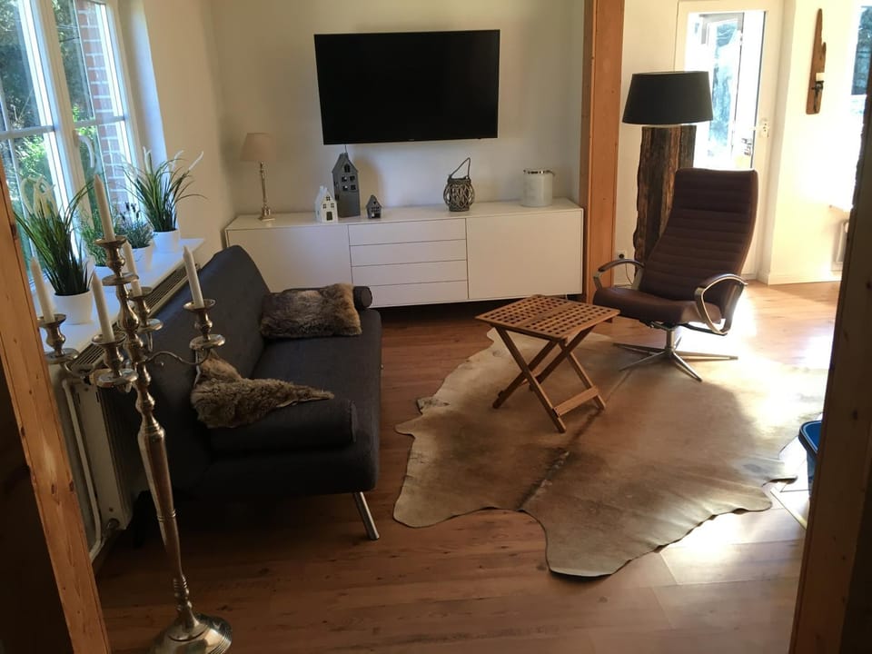 Living room, Photo of the whole room