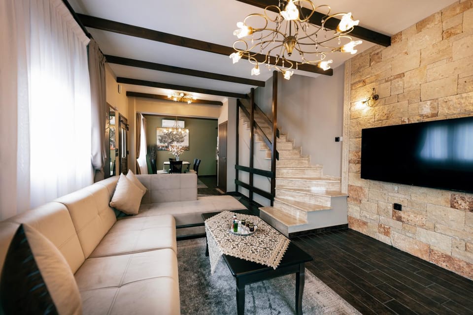 TV and multimedia, Living room, Seating area, Evening entertainment