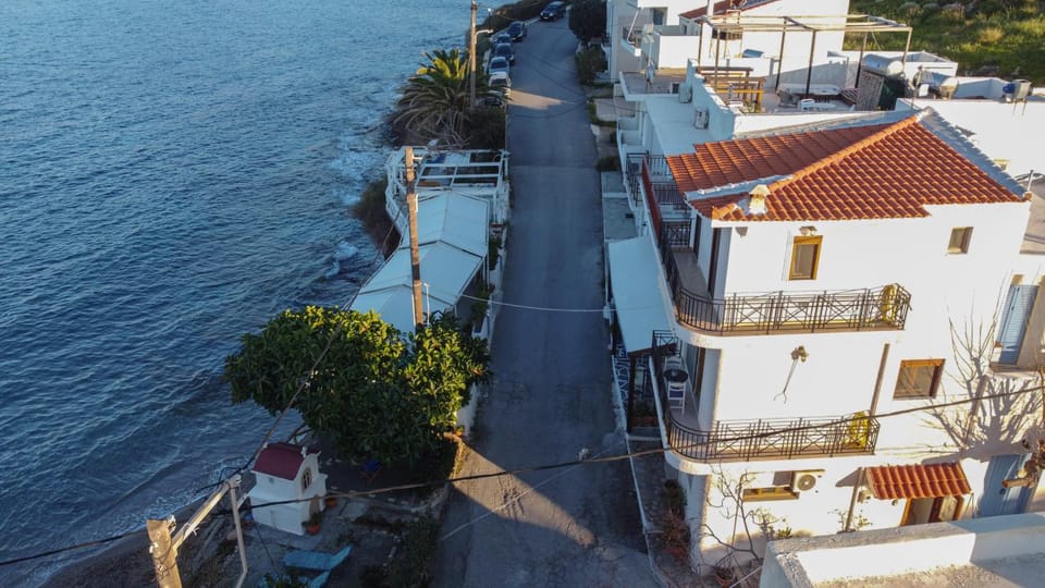 Property building, Balcony/Terrace, Balcony/Terrace, Sea view, Sea view, Location