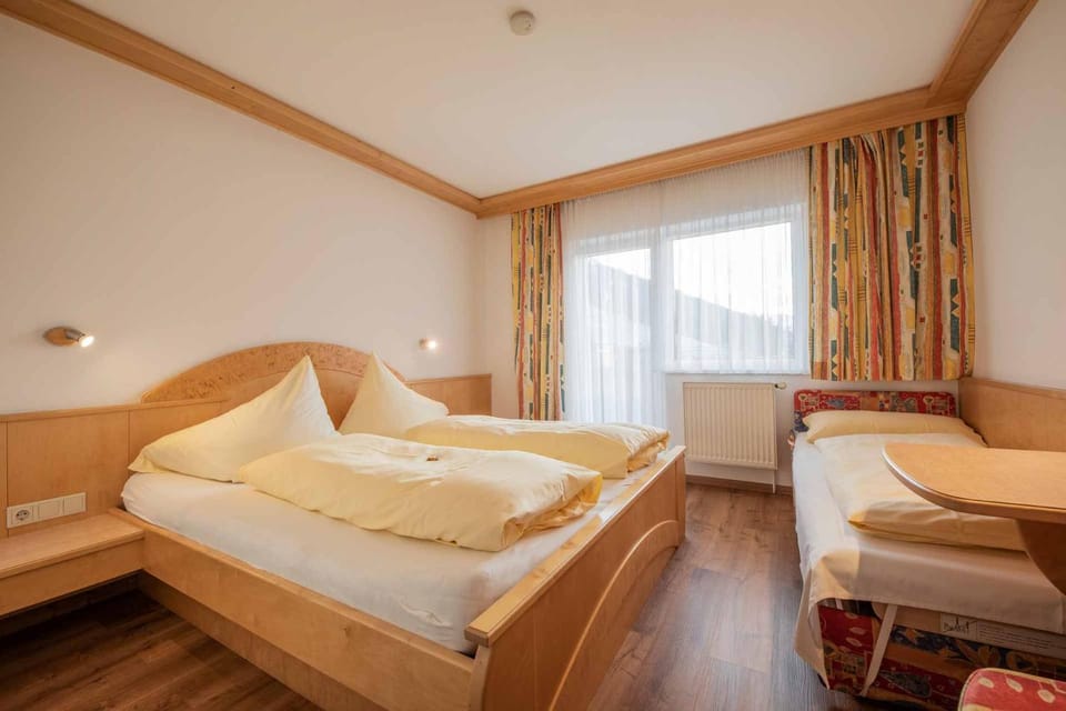 Bed, Photo of the whole room, Seating area, Bedroom