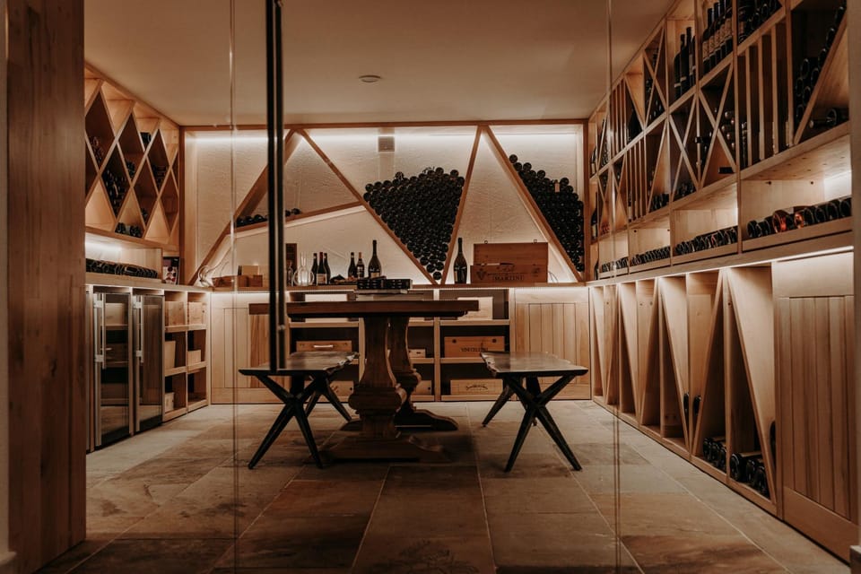 Lounge or bar, minibar