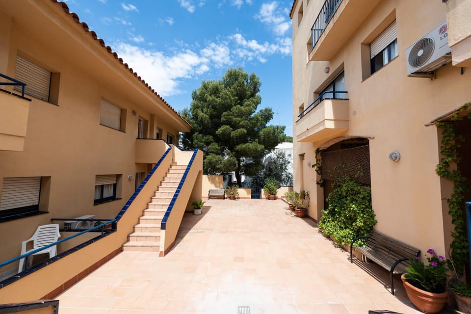 Patio, Facade/entrance