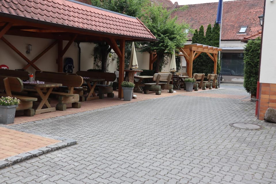 Property building, Restaurant/places to eat