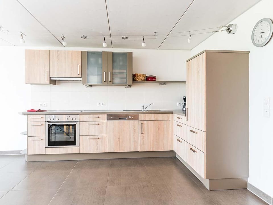 Kitchen or kitchenette, dishwasher, stove