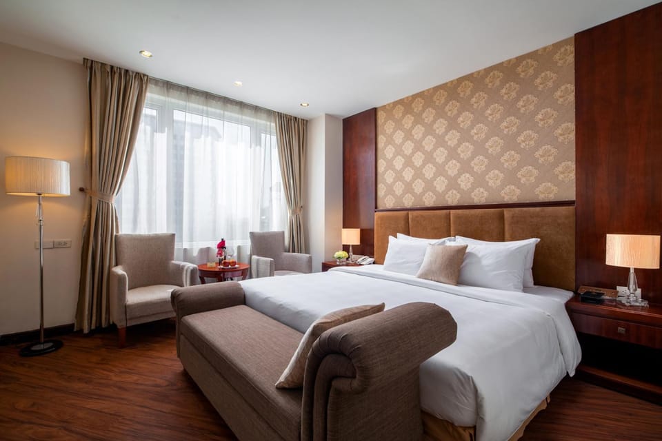 Bed, Seating area