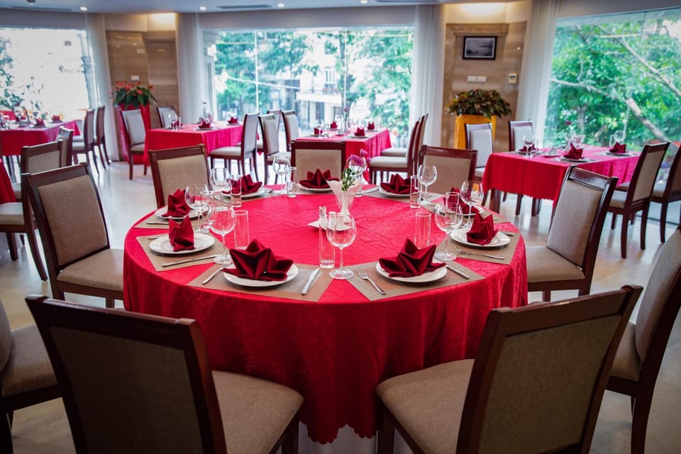 Restaurant/places to eat, Dining area, City view