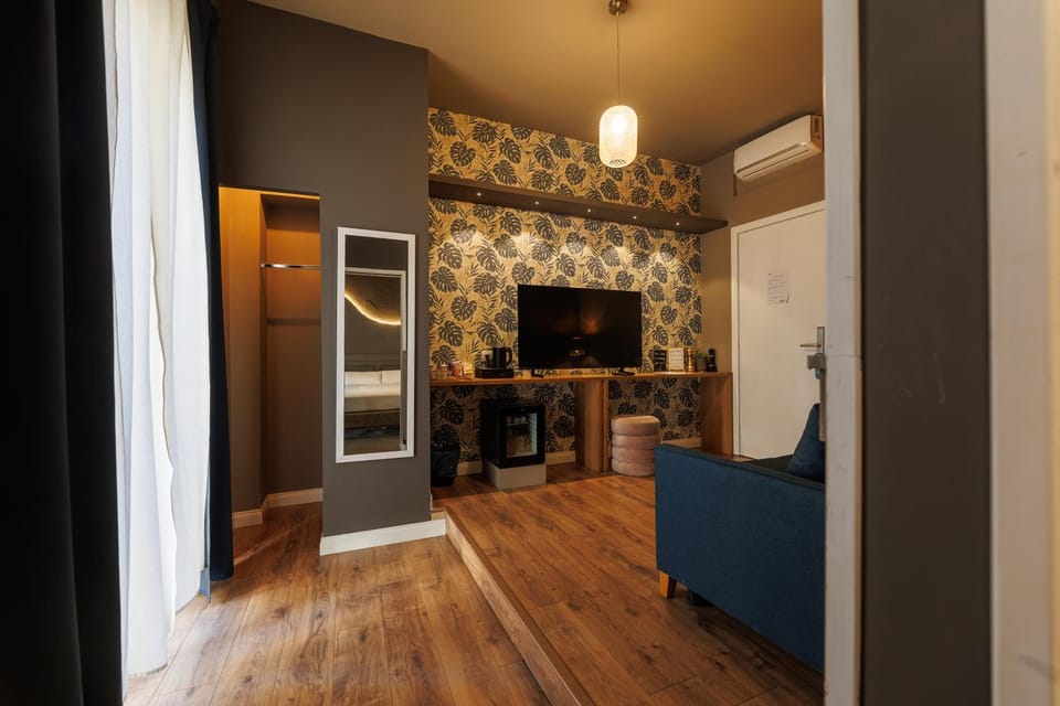 Communal lounge/ TV room, TV and multimedia, Living room, Evening entertainment, wardrobe, air conditioner