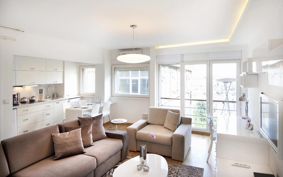 Seating area, kitchen